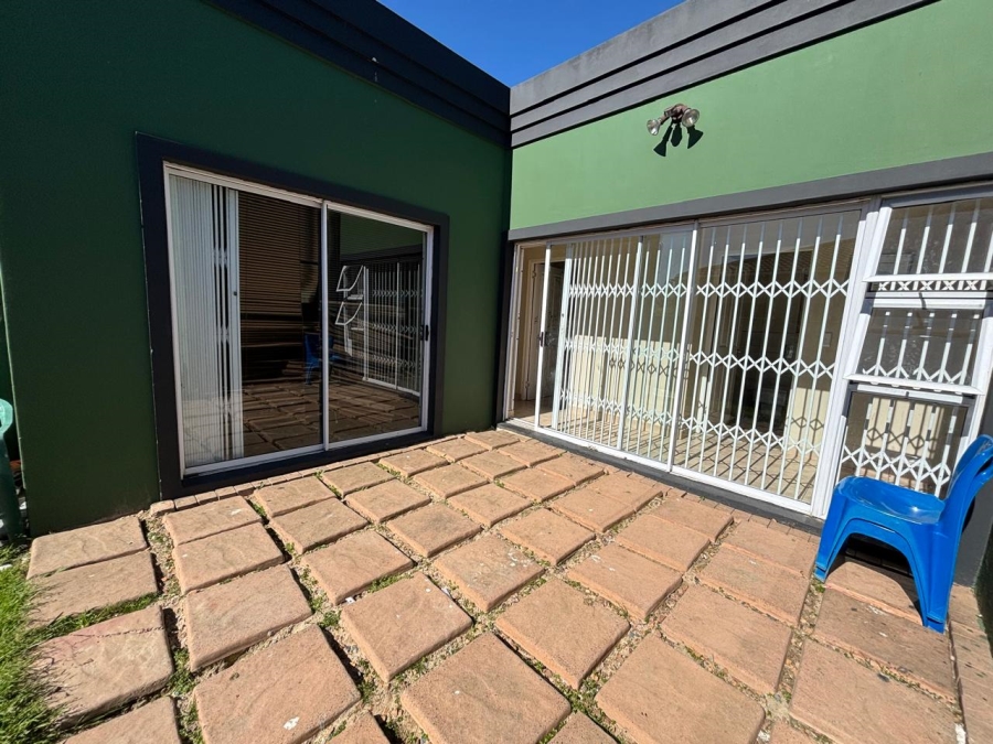 To Let 4 Bedroom Property for Rent in Vredelust Western Cape